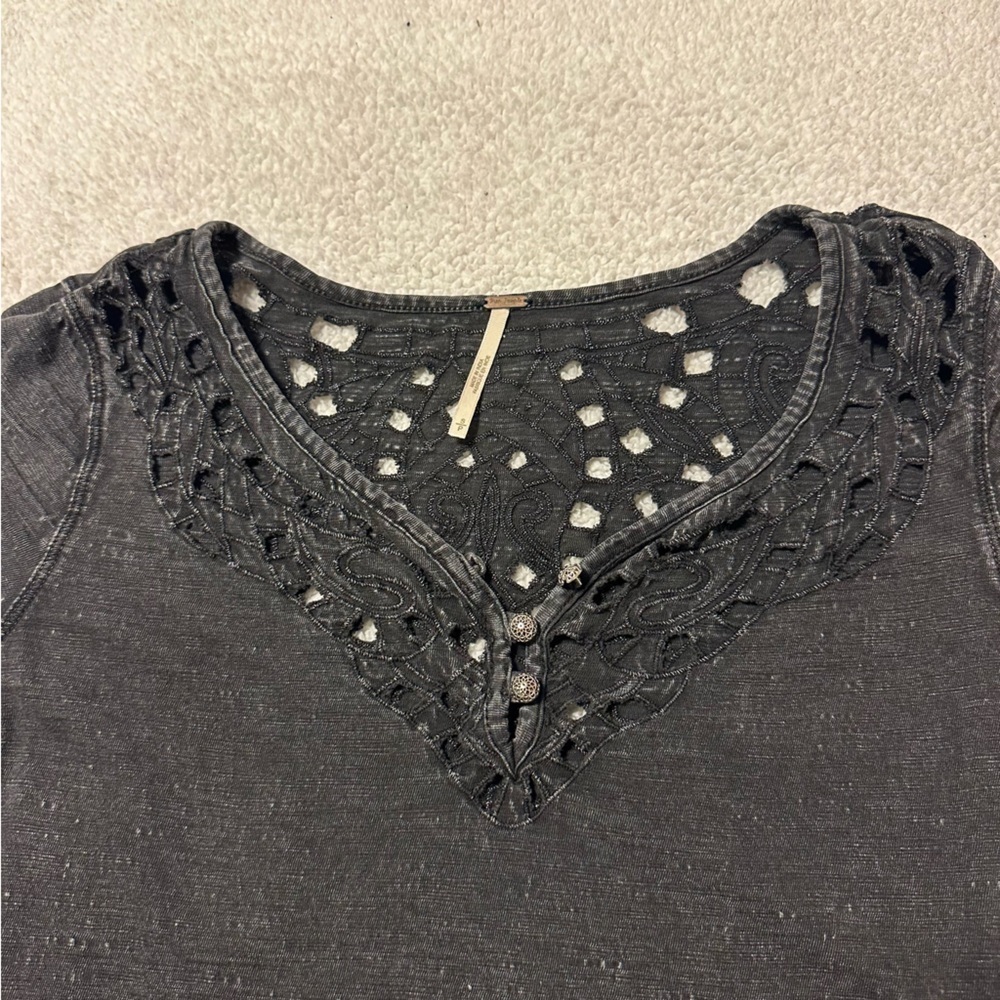 Free People Luna Long Sleeve Henley Shirt Boho Cut-Out Top Distressed Black Gray - Picture 8 of 14